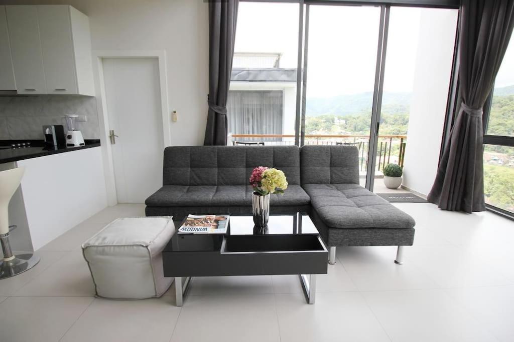 Beautiful Penthouse Apartment With Mountain Views Kamala Beach Buitenkant foto